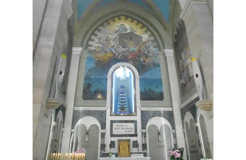 Cappella votiva alla Madonna di Loreto degli Aviatori e Paracadutisti nella Chiesa di santa Maria Immacolata a Senigallia