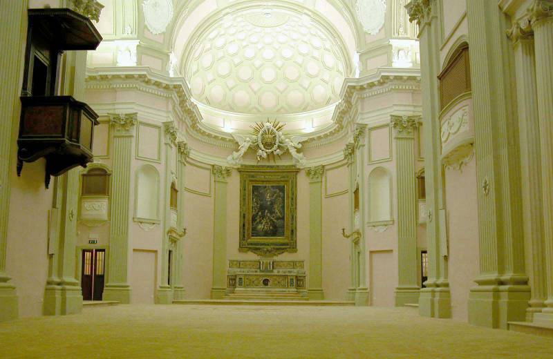Interno della Chiesa di Santa Maria Assunta o chiesa dei Cancelli, detta anche dei Gesuiti a Senigallia