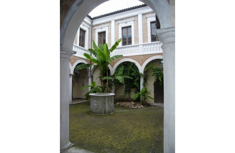 Cortile del Palazzatto Baviera