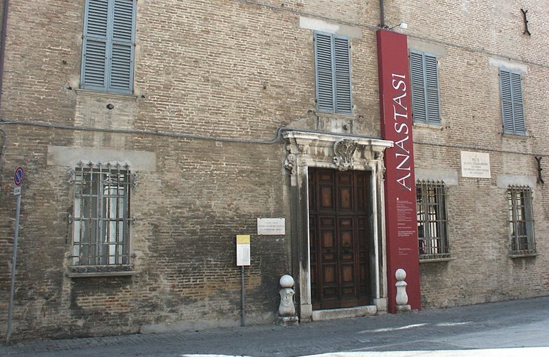 Facciata di Palazzo Mastai Museo Pio IX a Senigallia