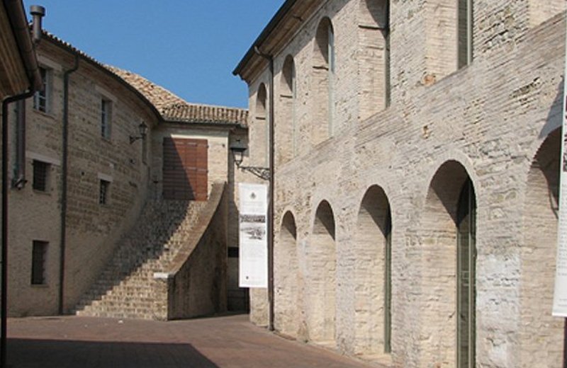 Ingresso della Biblioteca Antonelliana di Senigallia