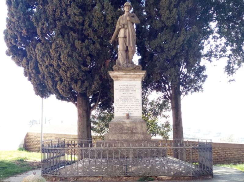 Monumento ai caduti di Roncitelli opera dello scultore Nicola Lucci inaugurata nel 1922