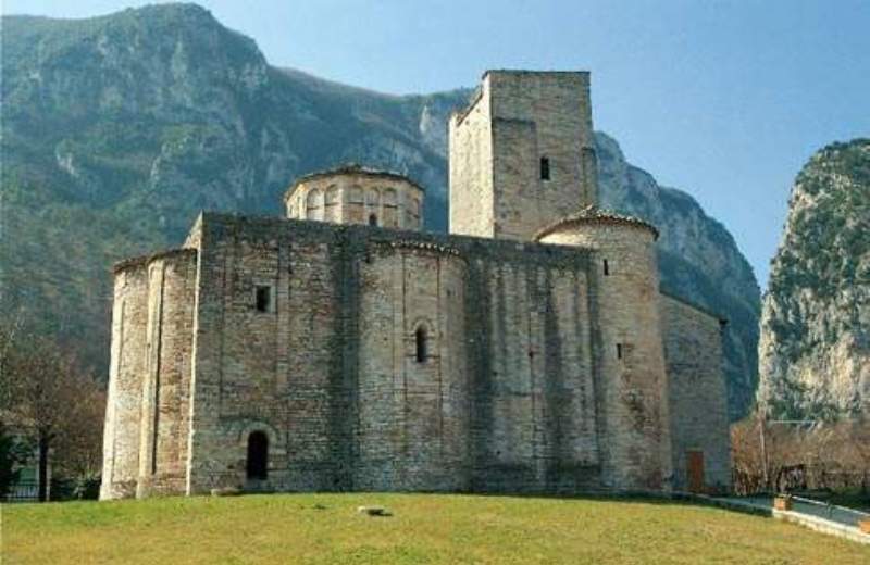 Abbazia di San Vittore a Genga