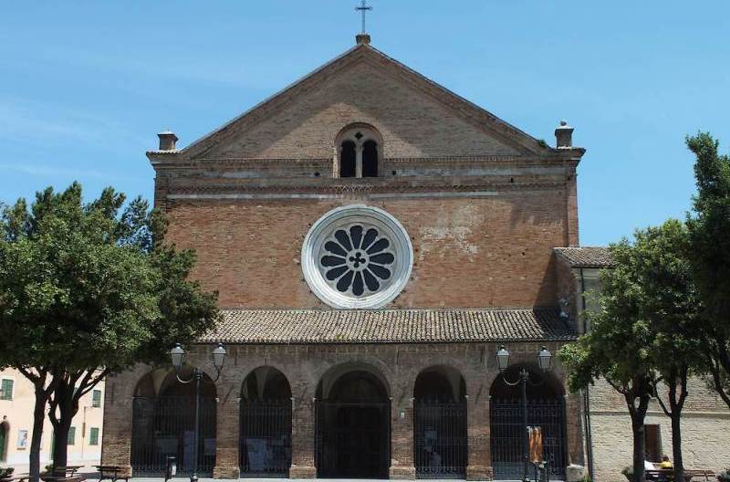 Facciata dell'Abbazia Santa Maria di Castagnola a Chiaravalle