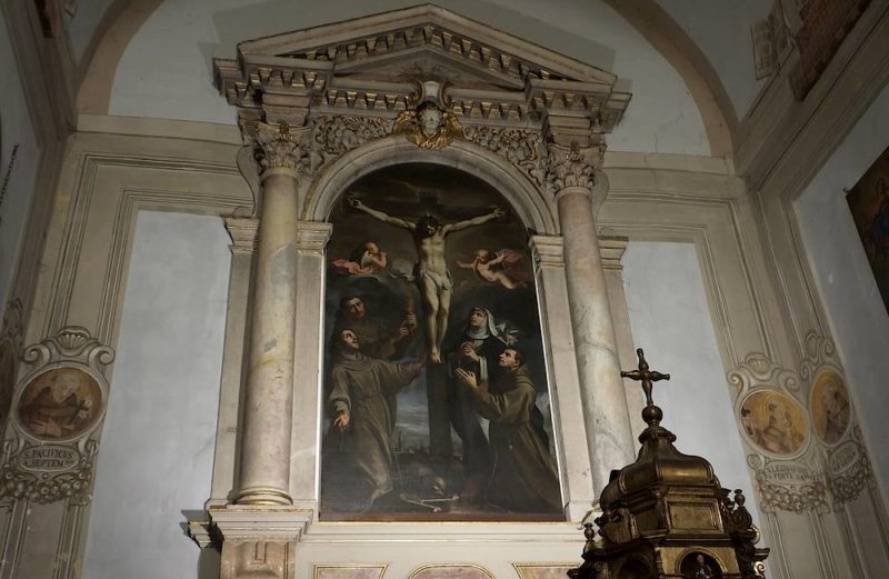 Gesù Crocifisso con san Francesco d'Assisi, san Diego d'Alcalà, san Giacomo della Marca e santa Caterina da Siena, Claudio Ridolfi nel 1622 Santuario di S. Pasquale Baylon Ostra Vetere