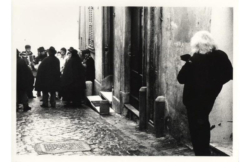 Giacomelli at work Montecarotto Pasquella 17 1 1993 by Sofio Valenti Courtesy Archivio Mario Giacomelli