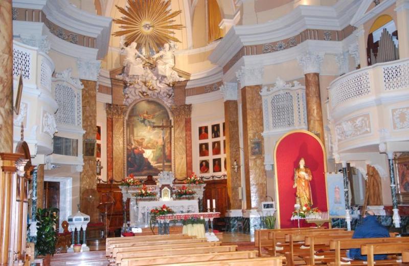 Interno Chiesa Santa Maria Assunta a Barbara