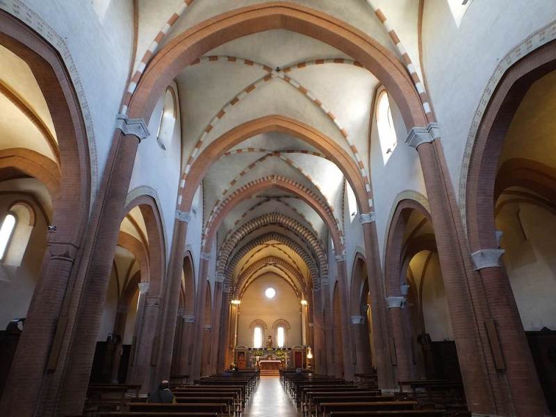 Navata centrale dell'Abbazia Santa Maria di Castagnola a Chiaravalle