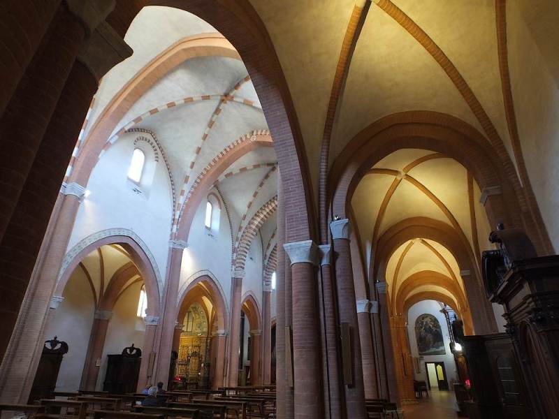 Navata destra dell'Abbazia Santa Maria di Castagnola a Chiaravalle
