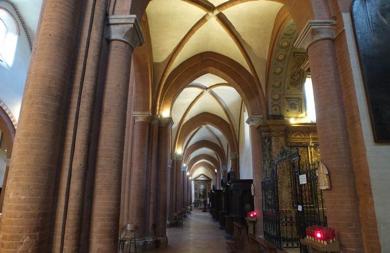 Navata sinistra dell'Abbazia Santa Maria di Castagnola a Chiaravalle