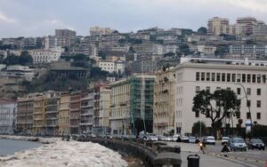 Il Lungomare Caracciolo - o più precisamente Via Caracciolo